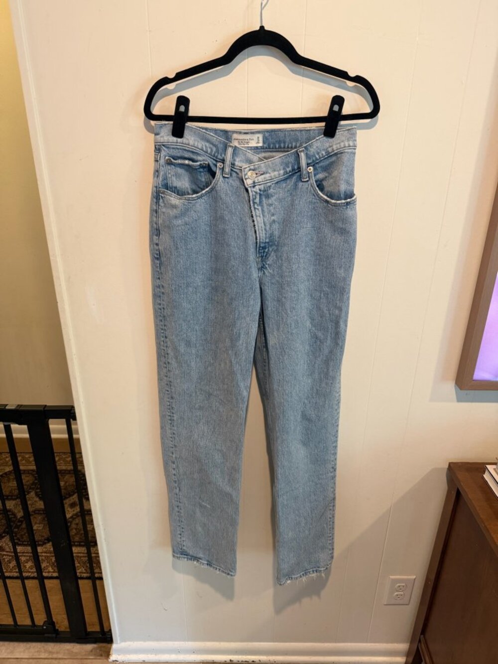 A&F The 90s Straight Ultra High Rise Jeans in Light Wash with Crossover Waist